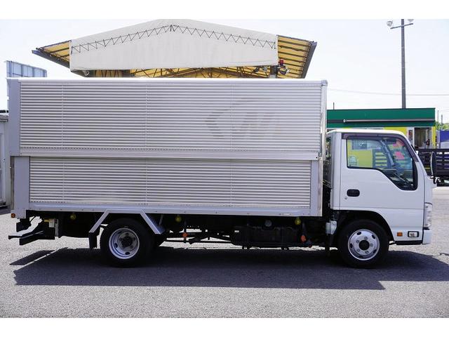 エルフトラック 標準幅　ロング　リンボーバン　３トン積　リアシャッター扉　積載３０００ｋｇ　ラッシング２段　バックカメラ　坂道発進補助　左電格ミラー　フォグランプ　北村製　全低床　６速ＭＴ（9枚目）