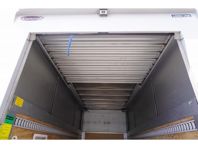 エルフトラック 標準幅　ロング　リンボーバン　３トン積　リアシャッター扉　積載３０００ｋｇ　ラッシング２段　バックカメラ　坂道発進補助　左電格ミラー　フォグランプ　北村製　全低床　６速ＭＴ（23枚目）