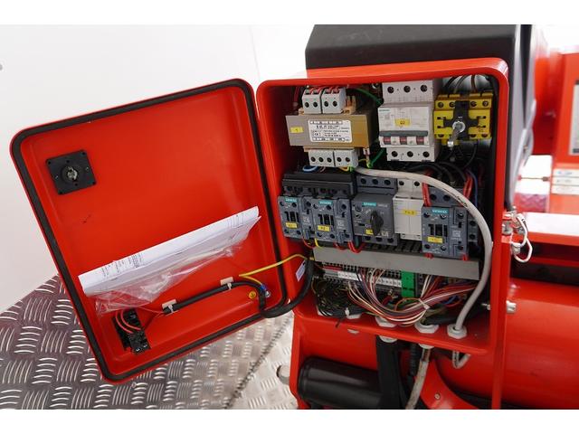 デュトロ ハイグレード　ワイドロング　タイヤサービスカー　サイドドア　積載５００ｋｇ　跳上パワーゲート　荷台シマ板張　助手席側箱側面跳上式　バックカメラ　ナビ　ＥＴＣ　左電格ミラー　坂道発進補助　ステンレスサイドバンパー　社外テール　フォグ　衝突軽減ブレーキ（46枚目）