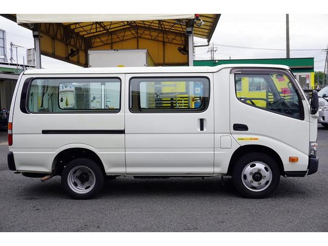 デュトロ ルートバン　５ドア　ディーゼル　２トン　和光工業パワーゲート　ジャストロー　積載２０００ｋｇ　３人乗　リア跳上ドア　荷台板張り　荷室加工有　ナビ　バックカメラ　ＡＴ　リフト（5枚目）
