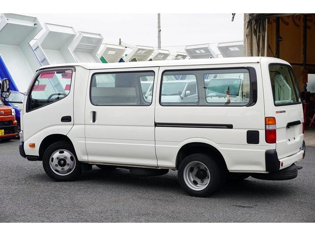 デュトロ ルートバン　５ドア　ディーゼル　２トン　和光工業パワーゲート　ジャストロー　積載２０００ｋｇ　３人乗　リア跳上ドア　荷台板張り　荷室加工有　ナビ　バックカメラ　ＡＴ　リフト（10枚目）