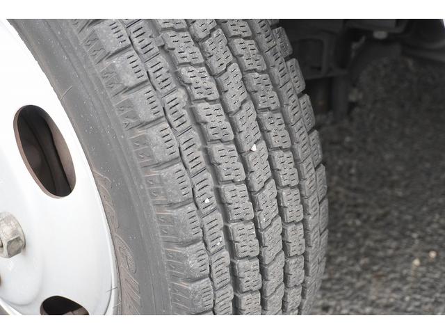 デュトロ ルートバン　５ドア　ディーゼル　２トン　和光工業パワーゲート　ジャストロー　積載２０００ｋｇ　３人乗　リア跳上ドア　荷台板張り　荷室加工有　ナビ　バックカメラ　ＡＴ　リフト（13枚目）