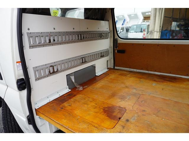 デュトロ ルートバン　５ドア　ディーゼル　２トン　和光工業パワーゲート　ジャストロー　積載２０００ｋｇ　３人乗　リア跳上ドア　荷台板張り　荷室加工有　ナビ　バックカメラ　ＡＴ　リフト（28枚目）