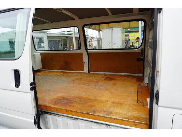 デュトロ ルートバン　５ドア　ディーゼル　２トン　和光工業パワーゲート　ジャストロー　積載２０００ｋｇ　３人乗　リア跳上ドア　荷台板張り　荷室加工有　ナビ　バックカメラ　ＡＴ　リフト（29枚目）