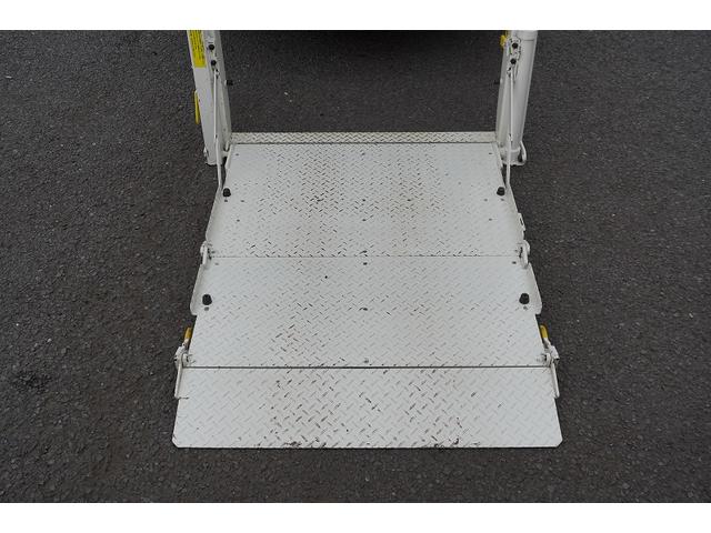 デュトロ ルートバン　５ドア　ディーゼル　２トン　和光工業パワーゲート　ジャストロー　積載２０００ｋｇ　３人乗　リア跳上ドア　荷台板張り　荷室加工有　ナビ　バックカメラ　ＡＴ　リフト（30枚目）