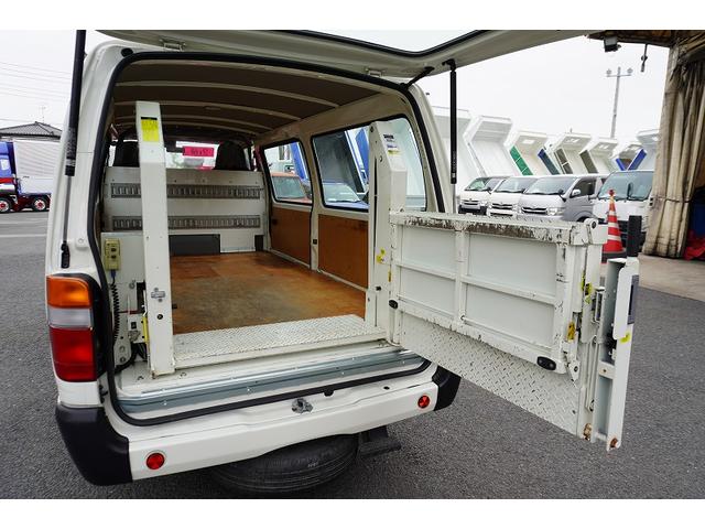 デュトロ ルートバン　５ドア　ディーゼル　２トン　和光工業パワーゲート　ジャストロー　積載２０００ｋｇ　３人乗　リア跳上ドア　荷台板張り　荷室加工有　ナビ　バックカメラ　ＡＴ　リフト（33枚目）