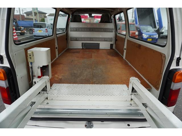デュトロ ルートバン　５ドア　ディーゼル　２トン　和光工業パワーゲート　ジャストロー　積載２０００ｋｇ　３人乗　リア跳上ドア　荷台板張り　荷室加工有　ナビ　バックカメラ　ＡＴ　リフト（34枚目）