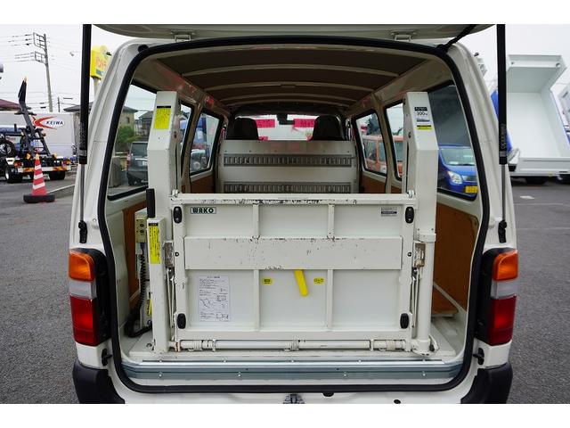 デュトロ ルートバン　５ドア　ディーゼル　２トン　和光工業パワーゲート　ジャストロー　積載２０００ｋｇ　３人乗　リア跳上ドア　荷台板張り　荷室加工有　ナビ　バックカメラ　ＡＴ　リフト（41枚目）