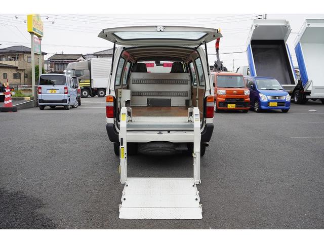 デュトロ ルートバン　５ドア　ディーゼル　２トン　和光工業パワーゲート　ジャストロー　積載２０００ｋｇ　３人乗　リア跳上ドア　荷台板張り　荷室加工有　ナビ　バックカメラ　ＡＴ　リフト（43枚目）