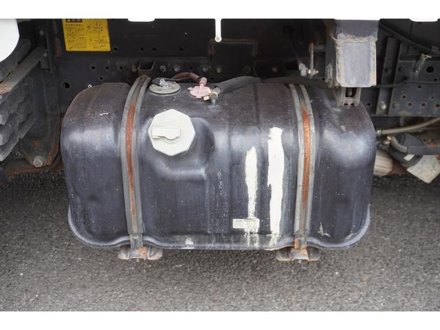 エルフトラック 強化　三転ダンプ　手動コボレーン　運転席側アオリ油圧開閉式　新明和製　積載３０００ｋｇ　三方開　ダンプピン　鳥居アングル補強　左電格ミラー　ＥＴＣ　ＡＴ　３トン（44枚目）