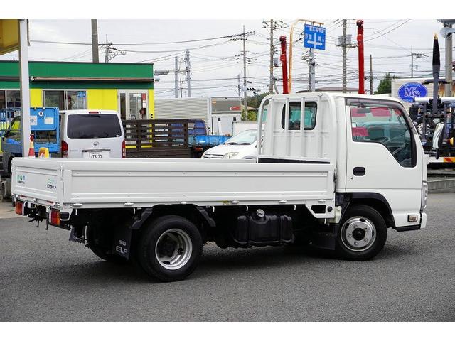 エルフトラック 標準幅　ショート　平ボディー　２トン積　三方開　全低床　積載２０００ｋｇ　左電格ミラー　坂道発進補助　ＥＴＣ　５速ＭＴ　１０尺（8枚目）