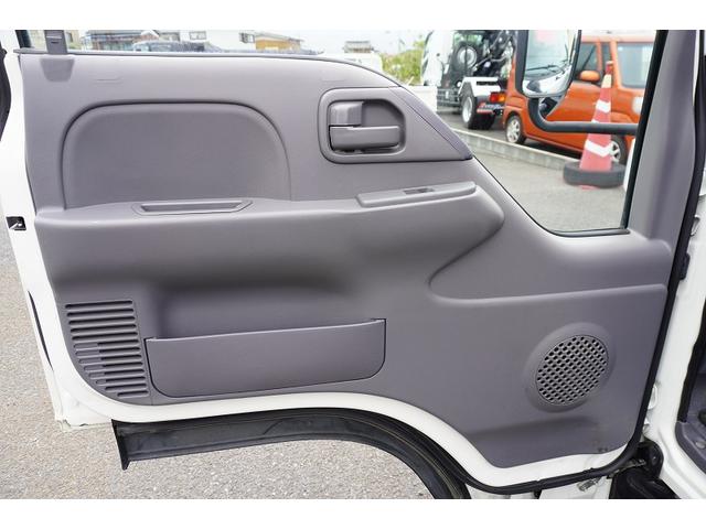 エルフトラック 標準幅　ショート　平ボディー　２トン積　三方開　全低床　積載２０００ｋｇ　左電格ミラー　坂道発進補助　ＥＴＣ　５速ＭＴ　１０尺（30枚目）