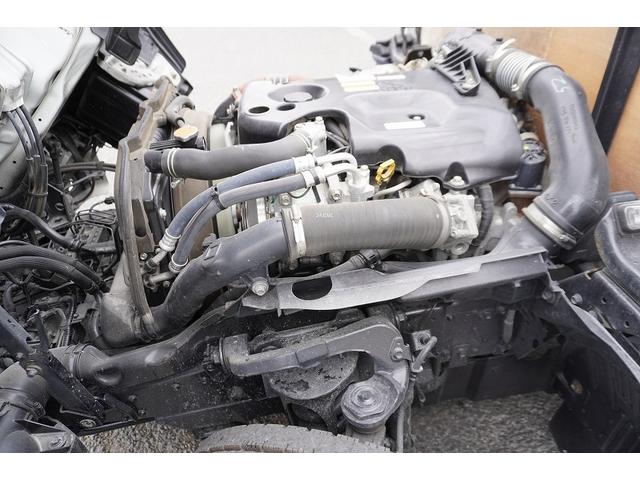 エルフトラック 標準幅　ショート　平ボディー　２トン積　三方開　全低床　積載２０００ｋｇ　左電格ミラー　坂道発進補助　ＥＴＣ　５速ＭＴ　１０尺（33枚目）