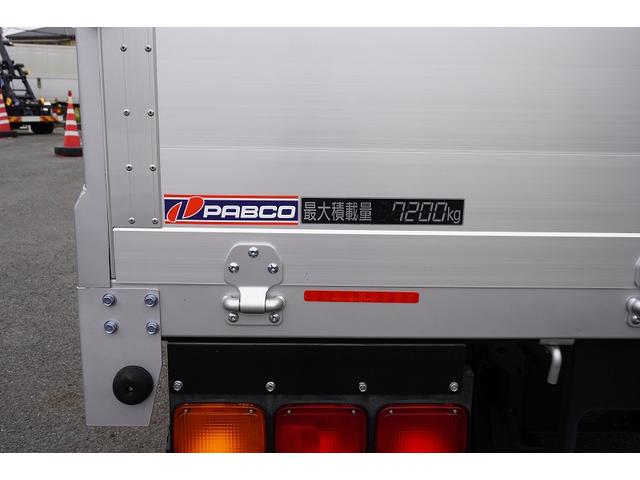 ファイター 増トン　ワイド　５段クレーン　７．２トン積　６ｍ長　ラジコン　ベッド付　積載７２００ｋｇ　タダノ製　アルミブロック　フックイン　２．９３ｔ吊　角足　ＥＴＣ２．０　坂道発進補助　オートエアコン　リーフサス　メッキ　６速ＭＴ（18枚目）