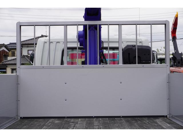 ファイター 増トン　ワイド　５段クレーン　７．２トン積　６ｍ長　ラジコン　ベッド付　積載７２００ｋｇ　タダノ製　アルミブロック　フックイン　２．９３ｔ吊　角足　ＥＴＣ２．０　坂道発進補助　オートエアコン　リーフサス　メッキ　６速ＭＴ（25枚目）