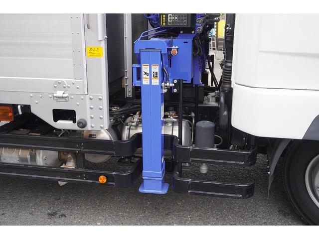 ファイター 増トン　ワイド　５段クレーン　７．２トン積　６ｍ長　ラジコン　ベッド付　積載７２００ｋｇ　タダノ製　アルミブロック　フックイン　２．９３ｔ吊　角足　ＥＴＣ２．０　坂道発進補助　オートエアコン　リーフサス　メッキ　６速ＭＴ（35枚目）