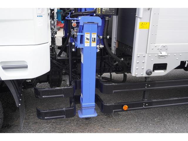 ファイター 増トン　ワイド　５段クレーン　７．２トン積　６ｍ長　ラジコン　ベッド付　積載７２００ｋｇ　タダノ製　アルミブロック　フックイン　２．９３ｔ吊　角足　ＥＴＣ２．０　坂道発進補助　オートエアコン　リーフサス　メッキ　６速ＭＴ（38枚目）