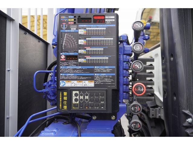 ファイター 増トン　ワイド　５段クレーン　７．２トン積　６ｍ長　ラジコン　ベッド付　積載７２００ｋｇ　タダノ製　アルミブロック　フックイン　２．９３ｔ吊　角足　ＥＴＣ２．０　坂道発進補助　オートエアコン　リーフサス　メッキ　６速ＭＴ（39枚目）