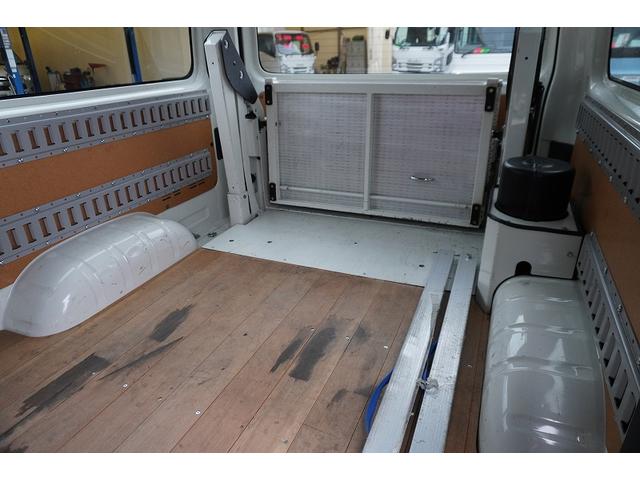 ハイエースバン ロングＤＸ　４ドア　ガソリン　６人乗　パワーゲート　荷室加工　ハイルーフ　トヨタ車体製リフト　荷台板張り　ラッシング１段　小窓　バックカメラ　純正ナビ　ワンセグＴＶ　ＡＴ（15枚目）