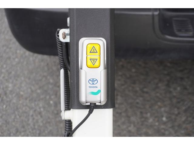 ハイエースバン ロングＤＸ　４ドア　ガソリン　６人乗　パワーゲート　荷室加工　ハイルーフ　トヨタ車体製リフト　荷台板張り　ラッシング１段　小窓　バックカメラ　純正ナビ　ワンセグＴＶ　ＡＴ（17枚目）