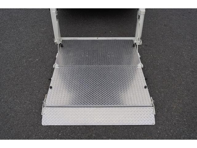 ハイエースバン ロングＤＸ　４ドア　ガソリン　６人乗　パワーゲート　荷室加工　ハイルーフ　トヨタ車体製リフト　荷台板張り　ラッシング１段　小窓　バックカメラ　純正ナビ　ワンセグＴＶ　ＡＴ（41枚目）