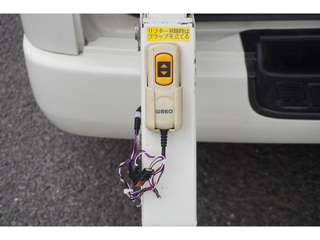 ハイエースバン スーパーＧＬ　ガソリン　５人乗　和光工業製パワーゲート　ロング　５ドア　荷台板張り　床フック　バックカメラ　社外ナビ　ＥＴＣ　小窓　電格ミラー　イージークローザー　オートエアコン　ワンオーナー　ＡＴ　リフト（13枚目）