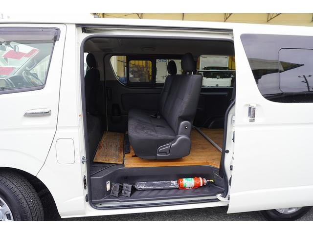 ハイエースバン スーパーＧＬ　ガソリン　５人乗　和光工業製パワーゲート　ロング　５ドア　荷台板張り　床フック　バックカメラ　社外ナビ　ＥＴＣ　小窓　電格ミラー　イージークローザー　オートエアコン　ワンオーナー　ＡＴ　リフト（17枚目）