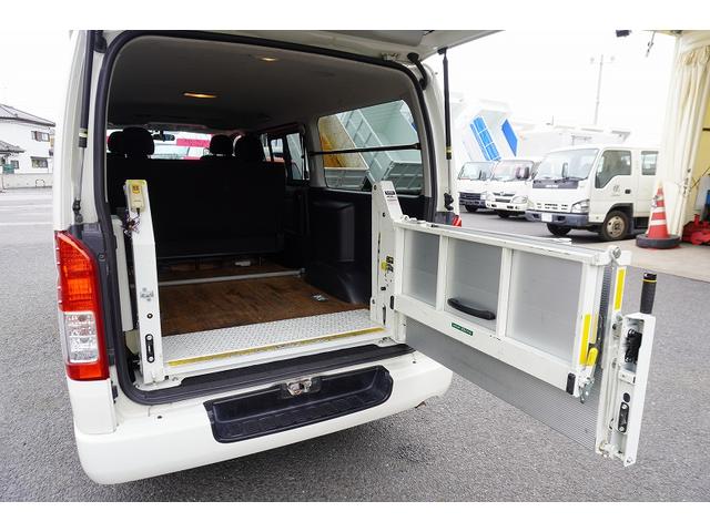 ハイエースバン スーパーＧＬ　ガソリン　５人乗　和光工業製パワーゲート　ロング　５ドア　荷台板張り　床フック　バックカメラ　社外ナビ　ＥＴＣ　小窓　電格ミラー　イージークローザー　オートエアコン　ワンオーナー　ＡＴ　リフト（43枚目）
