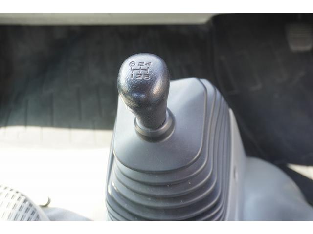 ダイナトラック ワイドロング　４段クレーン　２トン積　ラジコン　２．６３ｔ吊　積載２０００ｋｇ　タダノ製　フックイン　セイコーラック　鳥居下部鉄板張り　ロープ穴３対　ＥＴＣ　５速ＭＴ（21枚目）