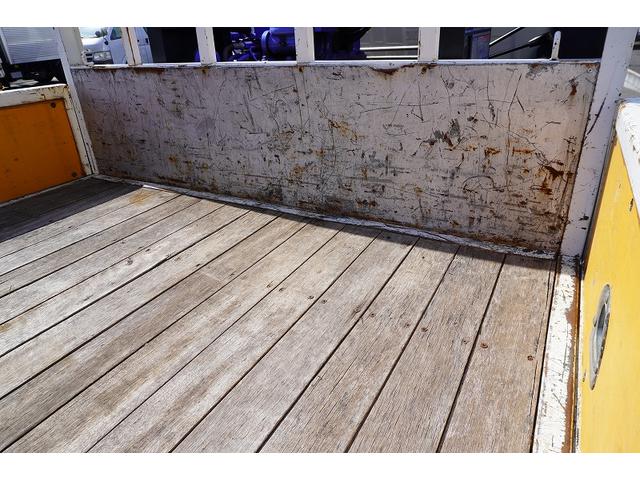 ダイナトラック ワイドロング　４段クレーン　２トン積　ラジコン　２．６３ｔ吊　積載２０００ｋｇ　タダノ製　フックイン　セイコーラック　鳥居下部鉄板張り　ロープ穴３対　ＥＴＣ　５速ＭＴ（41枚目）