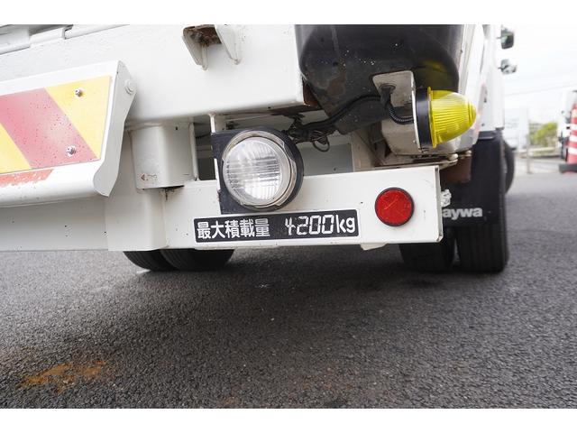 ヒノレンジャー 増トン パッカー車 プレス式 10.2立米 連続動作 新明和 ベッドレス 塵芥車 積載4200kg 防臭ドア 汚水タンク 網工具入れ バックカメラ ETC2.0 坂道発進補助 衝突軽減ブレーキ 車線逸脱警報 6速MT 段ボール 車両総重量10970kg(37枚目)