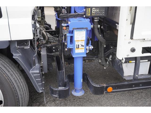 キャンター ワイド超ロング 4段クレーン ラジコン 2.93t吊 5MT 積載3350kg タダノ製 フックイン セイコーラック フォグランプ 左電格ミラー 衝突軽減ブレーキ 車線逸脱警報 ETC キーレス(26枚目)