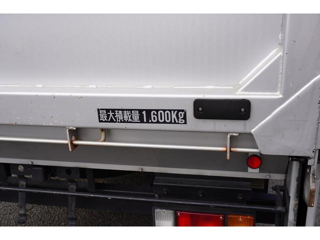 エルフトラック ロング パネルバン 跳上式 垂直パワーゲート 2トン AT 標準幅 積載1600kg ラッシング2段 バックカメラ 左電格ミラー キーレス 全低床 北村製 車両総重量4980kg アルミバン リフト(26枚目)