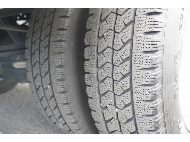 エルフトラック ロング パネルバン 跳上式 垂直パワーゲート 2トン AT 標準幅 積載1600kg ラッシング2段 バックカメラ 左電格ミラー キーレス 全低床 北村製 車両総重量4980kg アルミバン リフト(27枚目)