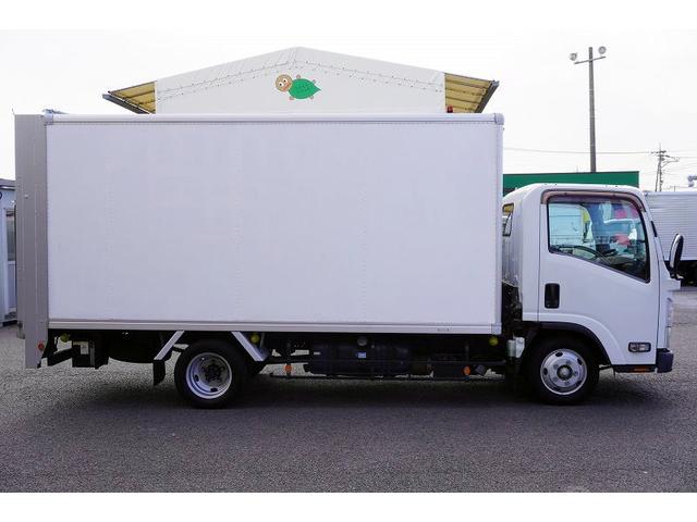 エルフトラック ロング　パネルバン　跳上式　垂直パワーゲート　２トン　ＡＴ　標準幅　積載１６００ｋｇ　ラッシング２段　バックカメラ　全低床　北村製　車両総重量４９８０ｋｇ　アルミバン　リフト　左電格ミラー　キーレス（5枚目）