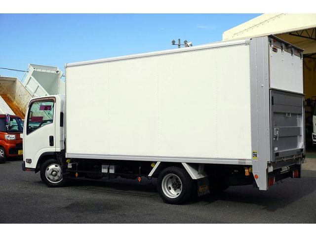 エルフトラック ロング　パネルバン　跳上式　垂直パワーゲート　２トン　ＡＴ　標準幅　積載１６００ｋｇ　ラッシング２段　バックカメラ　全低床　北村製　車両総重量４９８０ｋｇ　アルミバン　リフト　左電格ミラー　キーレス（9枚目）