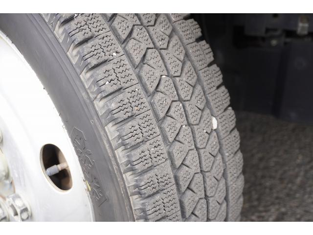 エルフトラック ロング　パネルバン　跳上式　垂直パワーゲート　２トン　ＡＴ　標準幅　積載１６００ｋｇ　ラッシング２段　バックカメラ　全低床　北村製　車両総重量４９８０ｋｇ　アルミバン　リフト　左電格ミラー　キーレス（14枚目）