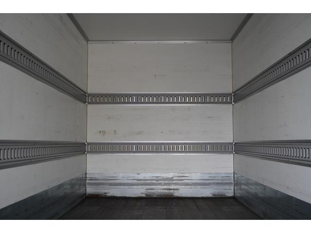 エルフトラック ロング　パネルバン　跳上式　垂直パワーゲート　２トン　ＡＴ　標準幅　積載１６００ｋｇ　ラッシング２段　バックカメラ　全低床　北村製　車両総重量４９８０ｋｇ　アルミバン　リフト　左電格ミラー　キーレス（15枚目）