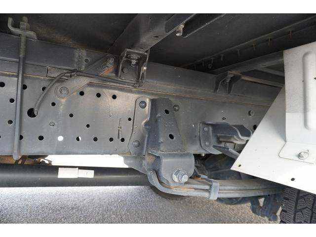 エルフトラック ロング　パネルバン　跳上式　垂直パワーゲート　２トン　ＡＴ　標準幅　積載１６００ｋｇ　ラッシング２段　バックカメラ　全低床　北村製　車両総重量４９８０ｋｇ　アルミバン　リフト　左電格ミラー　キーレス（19枚目）