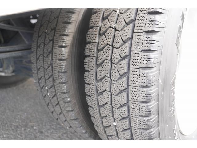 エルフトラック ロング　パネルバン　跳上式　垂直パワーゲート　２トン　ＡＴ　標準幅　積載１６００ｋｇ　ラッシング２段　バックカメラ　全低床　北村製　車両総重量４９８０ｋｇ　アルミバン　リフト　左電格ミラー　キーレス（31枚目）