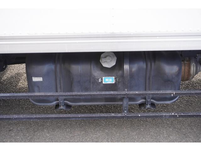エルフトラック ロング　パネルバン　跳上式　垂直パワーゲート　２トン　ＡＴ　標準幅　積載１６００ｋｇ　ラッシング２段　バックカメラ　全低床　北村製　車両総重量４９８０ｋｇ　アルミバン　リフト　左電格ミラー　キーレス（36枚目）
