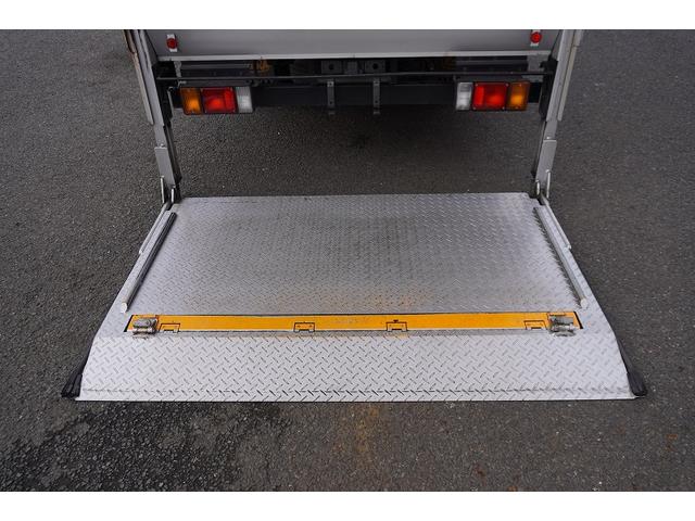 エルフトラック ロング　パネルバン　跳上式　垂直パワーゲート　２トン　ＡＴ　標準幅　積載１６００ｋｇ　ラッシング２段　バックカメラ　全低床　北村製　車両総重量４９８０ｋｇ　アルミバン　リフト　左電格ミラー　キーレス（41枚目）
