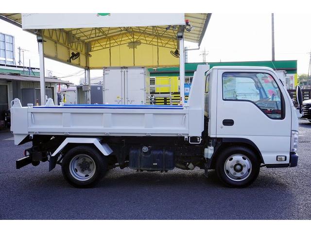 エルフトラック 強化　ローダーダンプ　３トン積　手動コボレーン　ラジコン　標準幅　新明和製　三方開　積載３０００ｋｇ　ダンプピン　壁面フック１対　ＥＴＣ　坂道発進補助　キーレス　６速ＭＴ（9枚目）
