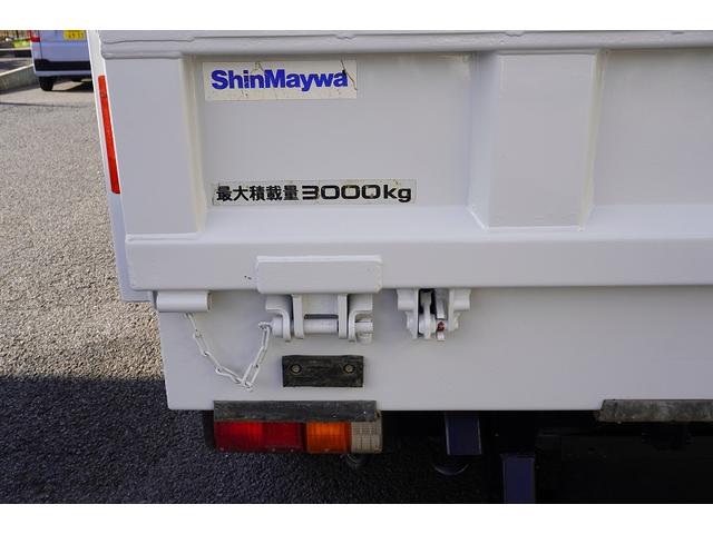 エルフトラック 強化　ローダーダンプ　３トン積　手動コボレーン　ラジコン　標準幅　新明和製　三方開　積載３０００ｋｇ　ダンプピン　壁面フック１対　ＥＴＣ　坂道発進補助　キーレス　６速ＭＴ（24枚目）