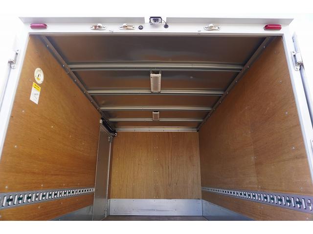 キャンター １０尺　アルミバン　２トン積　低箱　サイドドア　リア三枚扉　積載２０００ｋｇ　ラッシング１段　９０度ストッパー　左電格ミラー　キーレス　バックカメラ　ＥＴＣ　パブコ製　５速ＭＴ　標準幅　ショート（24枚目）