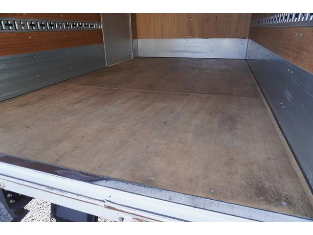 キャンター １０尺　アルミバン　２トン積　低箱　サイドドア　リア三枚扉　積載２０００ｋｇ　ラッシング１段　９０度ストッパー　左電格ミラー　キーレス　バックカメラ　ＥＴＣ　パブコ製　５速ＭＴ　標準幅　ショート（26枚目）