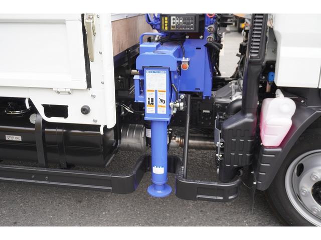 キャンター ワイドロング 4段クレーン 3.35t ラジコン 2.9t吊 積載3350kg タダノ製 フックイン バックカメラ ETC 坂道発進補助 左電格ミラー LEDヘッドライト フォグランプ スマートキー 衝突軽減ブレーキ 車線逸脱警報 5速MT(34枚目)