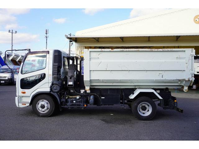 ファイター ４トン　アームロール　新明和　３．６５ｔ積　ツインシリンダー　ベッドレス　積載３６５０ｋｇ　キャブバックステップ　コンテナ付　網工具入れ　坂道発進補助　ＥＴＣ　６速ＭＴ（4枚目）