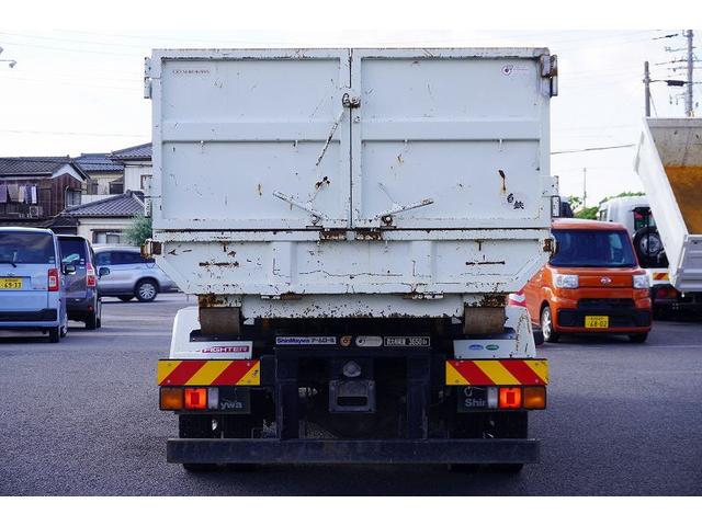 ファイター ４トン　アームロール　新明和　３．６５ｔ積　ツインシリンダー　ベッドレス　積載３６５０ｋｇ　キャブバックステップ　コンテナ付　網工具入れ　坂道発進補助　ＥＴＣ　６速ＭＴ（5枚目）