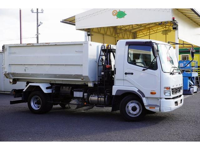 ファイター ４トン　アームロール　新明和　３．６５ｔ積　ツインシリンダー　ベッドレス　積載３６５０ｋｇ　キャブバックステップ　コンテナ付　網工具入れ　坂道発進補助　ＥＴＣ　６速ＭＴ（7枚目）